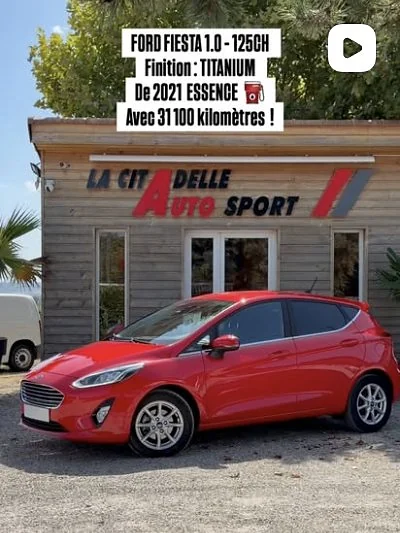 Ford Fiesta devant le chalet de La Citadelle Auto Sport